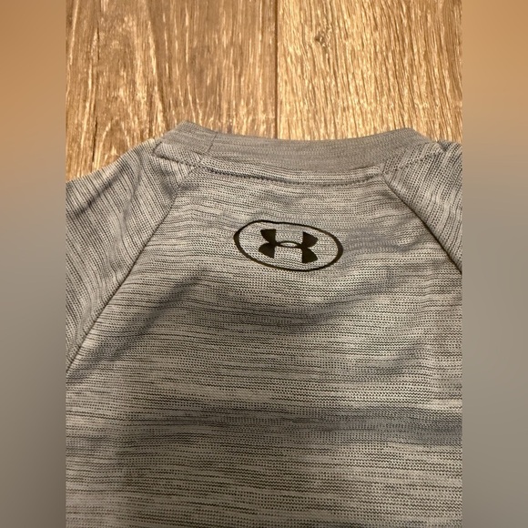 Under Armour Boys Gray Loose Dry Fit T Shirt Size YXS - Picture 5 of 5